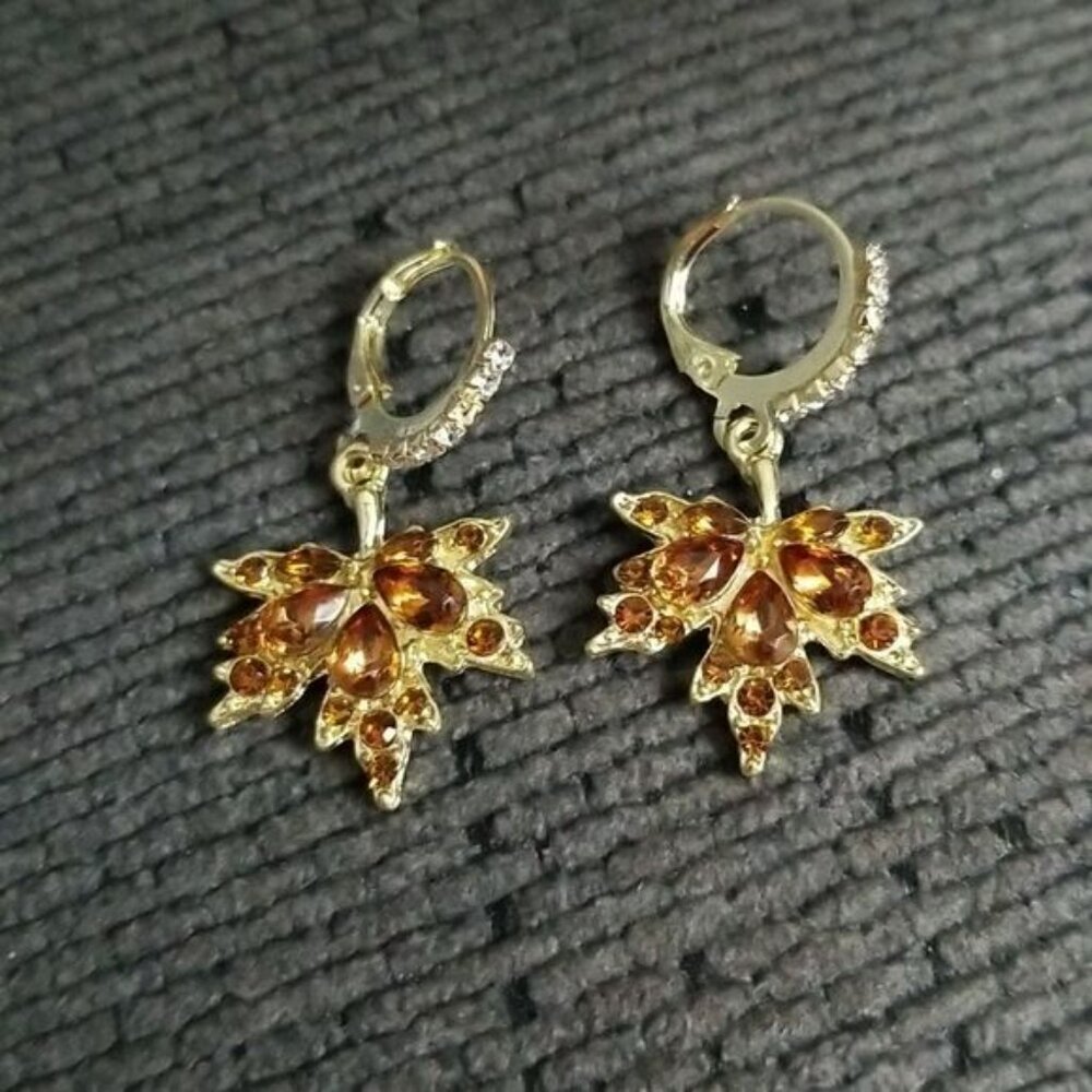Maple leaf dangle earrings - Picture 8 of 11